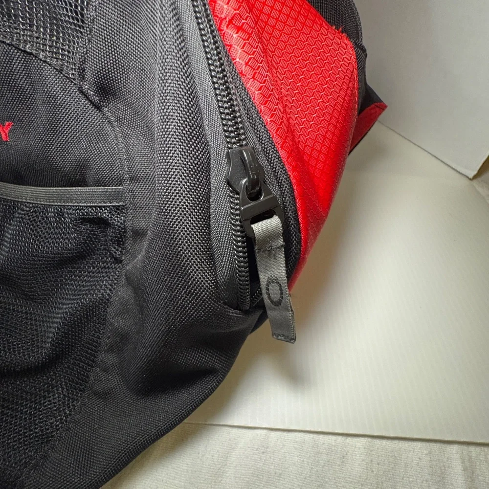 Oakley Factory Pilot Weekender Duffel Carry Case Multi Pocket Gym Red/Black NWOT